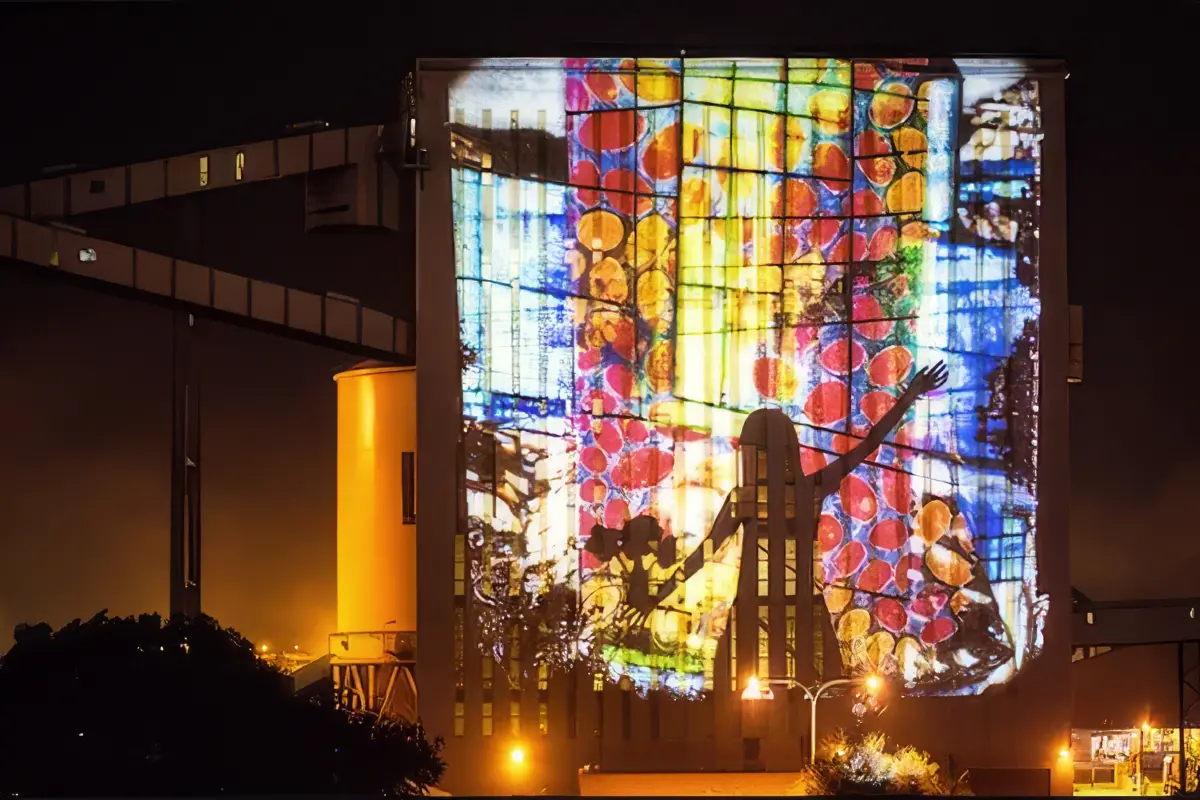 CommunitiesThrive team collaborating on projects